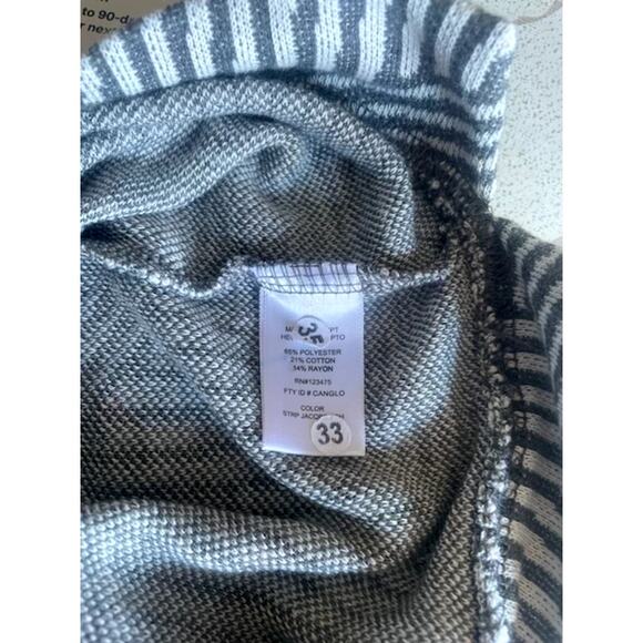 Ellen Tracey Size Medium Sweater Gray & White Chevron Pattern Crew Neck - Picture 6 of 6